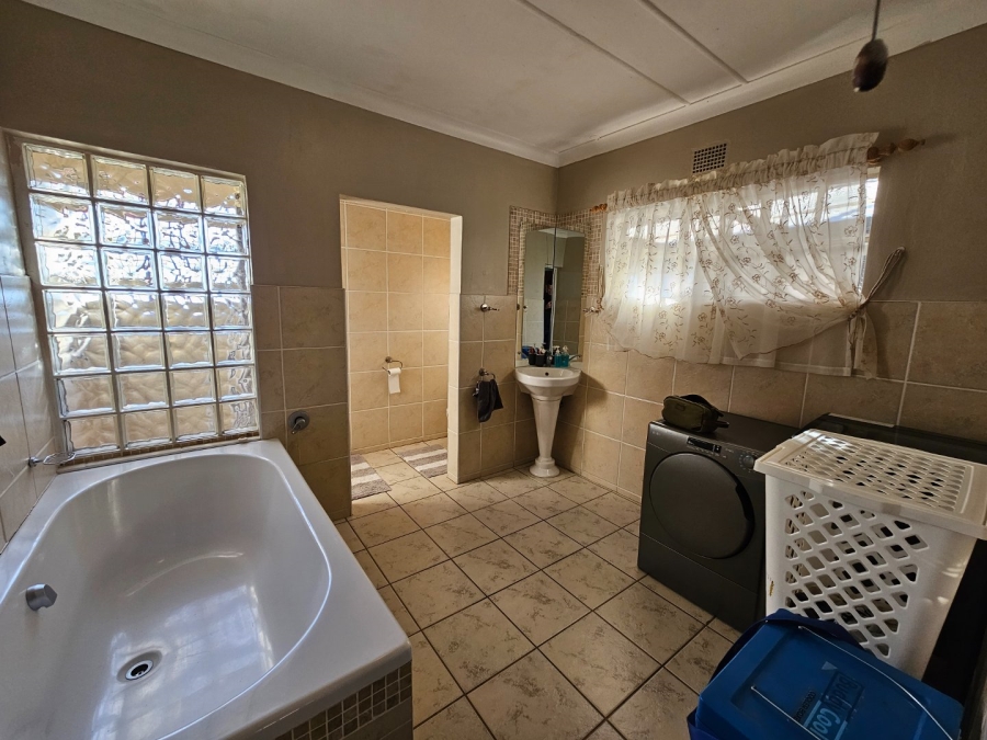 5 Bedroom Property for Sale in Panorama Free State